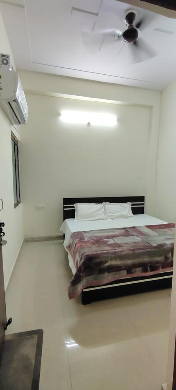 Shri Jee Dham Near Prem Mandir Hotel Vrindávan Kültér fotó