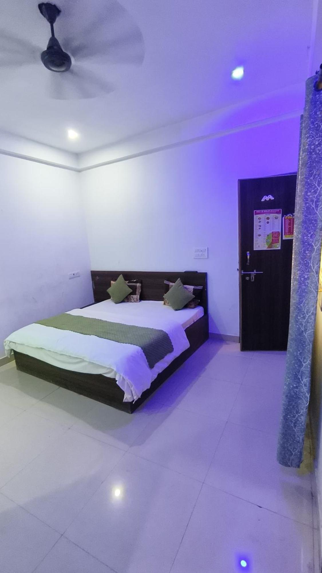Shri Jee Dham Near Prem Mandir Hotel Vrindávan Kültér fotó